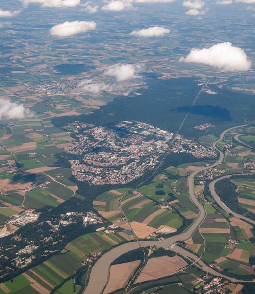 800px-2011-08-17_14-25-40_Germany_Traunhofen